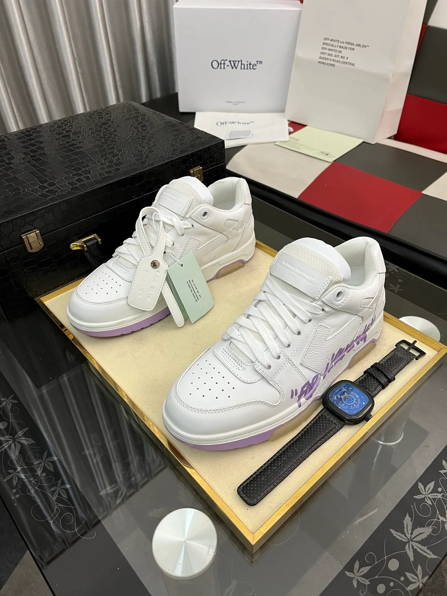 Men's shoes 💰600⌚️⌚️ OFF-White C/O VirGil Abloh fashionable and versatile casual shoes. Exclusive first release of the new model. Made of environmentally friendly cowhide leather and mesh fabric upper material. The insole is embedded with foam cushioning EVA material. The correct midsole is equipped with EVA lightweight cushioning. External tooth nail rubber outsole. The correct accessories can be customized simultaneously. Women's model: 35-40 Men's model: 39-45